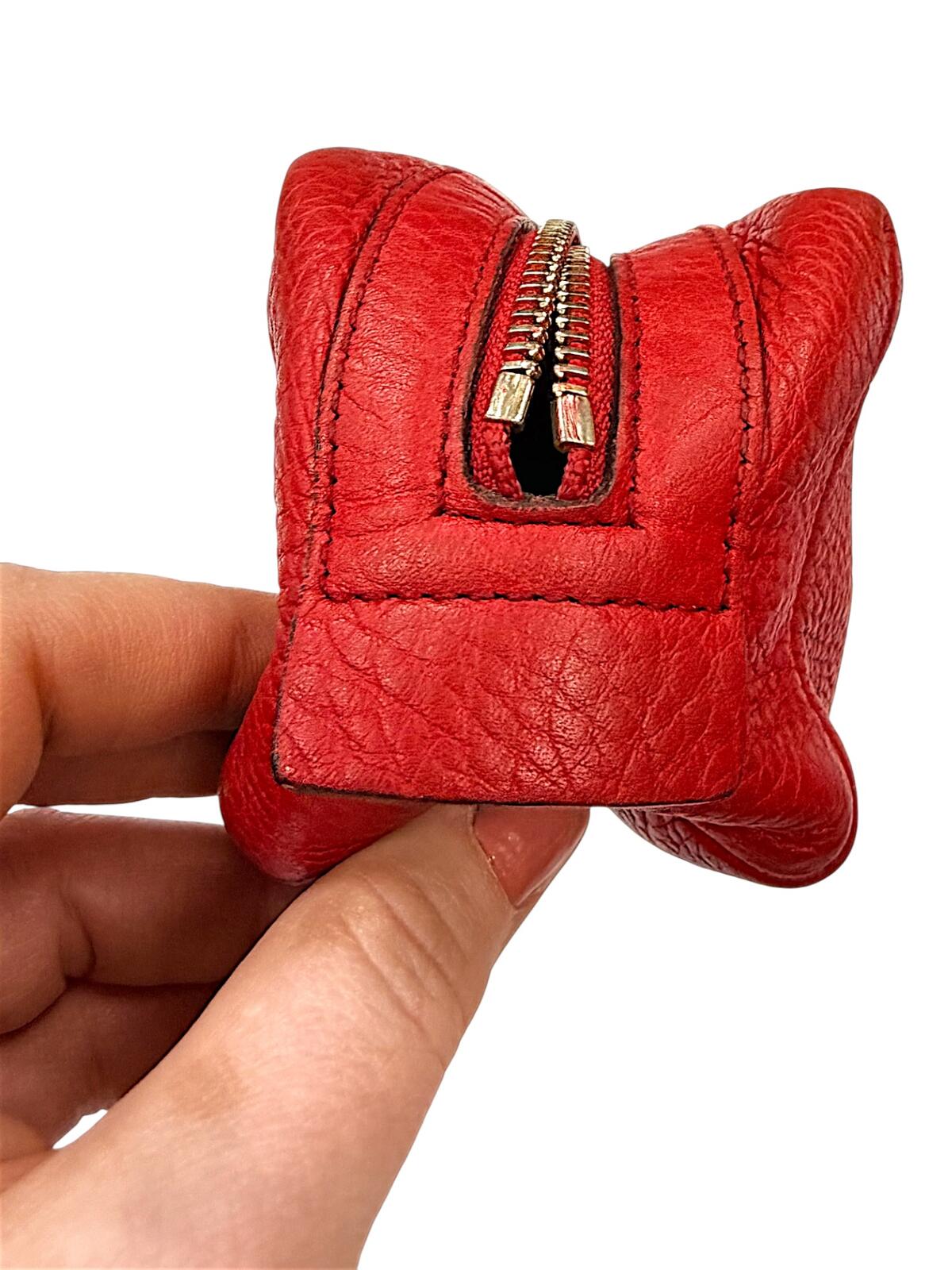 Gucci Soho Vanity Case Red Pebbled Leather Zip Pouch with Tassel with COA